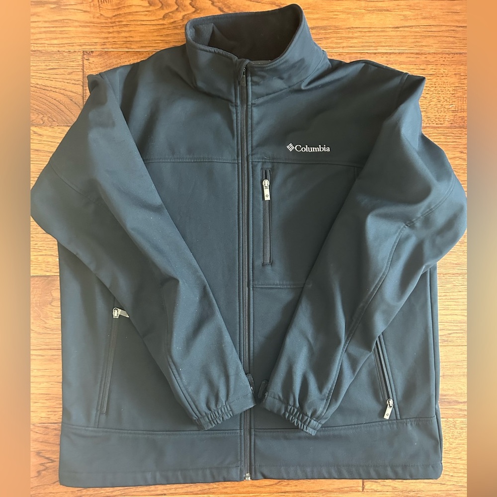 ONLY WORN ONCE: XL WOMEN’S COLUMBIA JACKET
